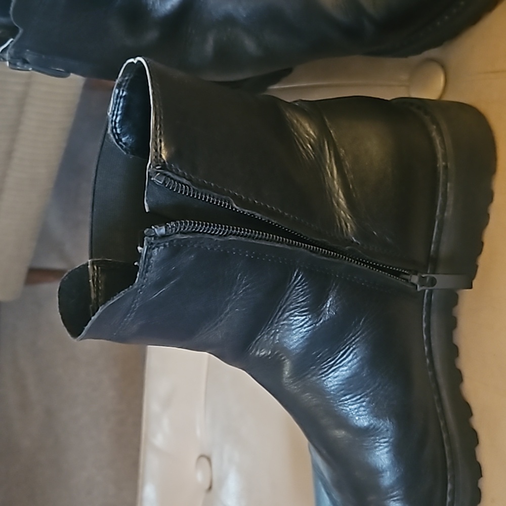 Franco Sarto black low cut zipper boots. Size 9 - Picture 4 of 5